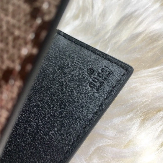 First bag ru GUCCI WALLET 0817